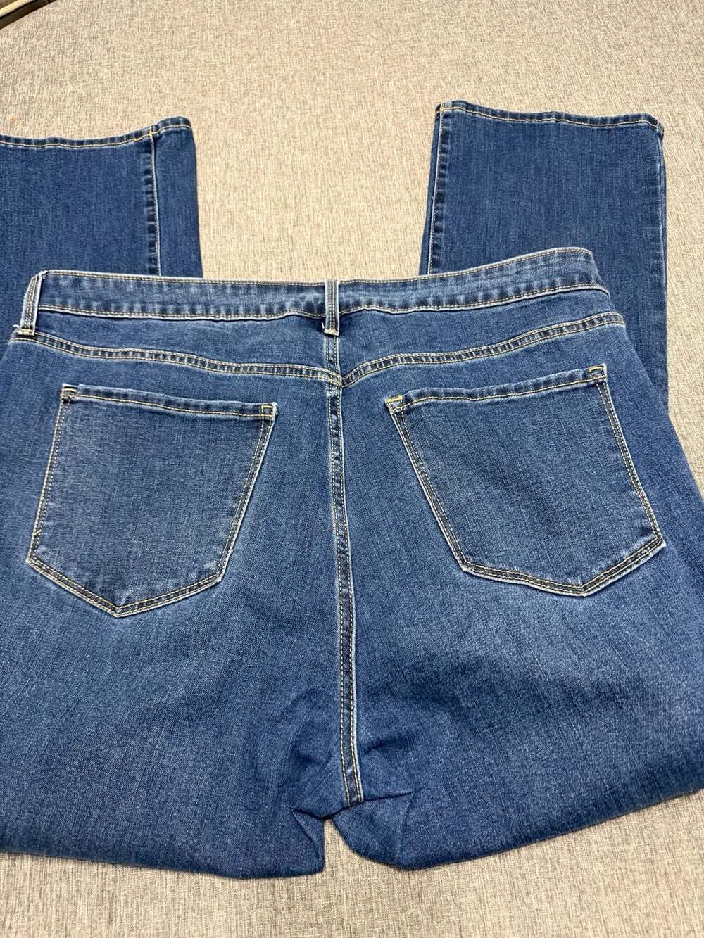 Old Navy High-Rise Kicker Boot-Cut Secret-Smooth Pockets Jeans Size 18 Petite - Picture 2 of 5